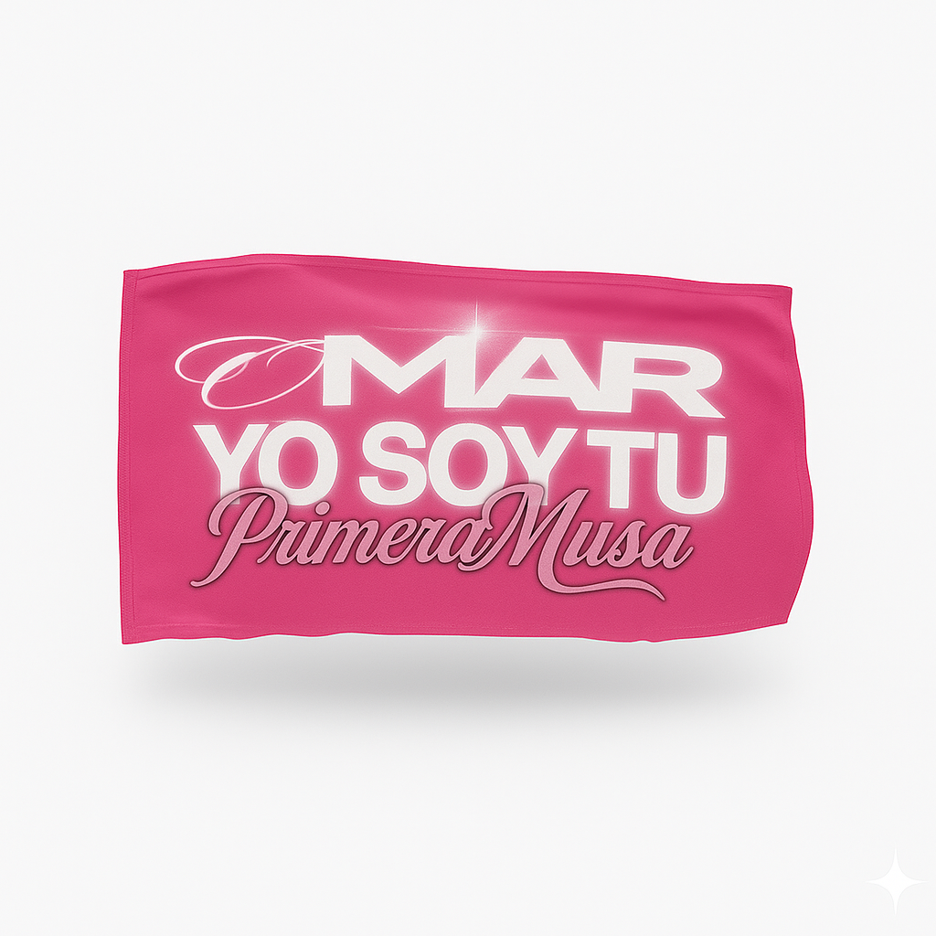 Bandera “Omar yo soy tu primera musa” Pink | Fan Flag Oficial